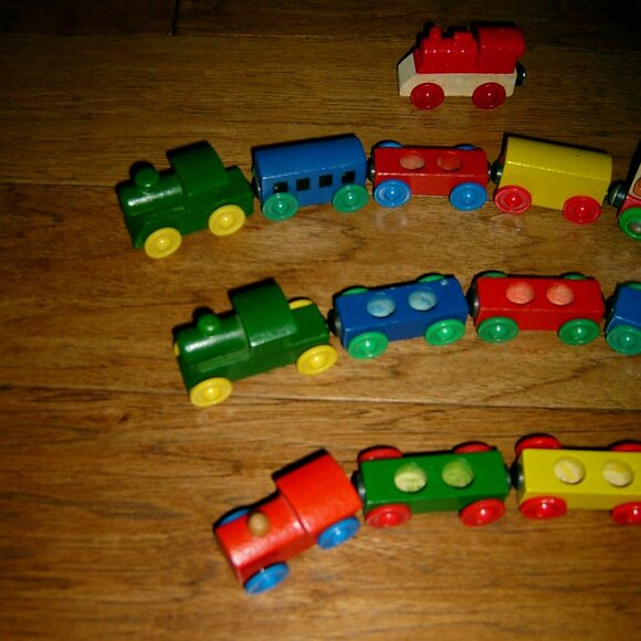Wooden Train Magnetic Lot of Train Cars, Unbranded - Picture 2 of 3